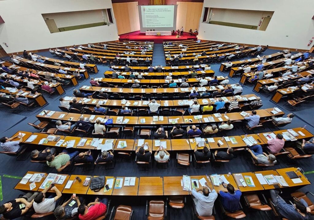 Clero renova compromisso com o anúncio do Evangelho, a santificação do povo e o testemunho da caridade - Jornal O São Paulo