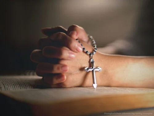 100 Ave-Marias, 100 vezes o sinal da Cruz… esta prática de oração faz sentido? - Jornal O São Paulo