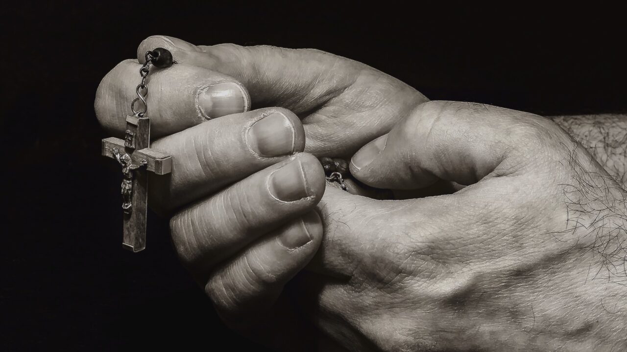 EUA: A maioria dos adultos apoia a oração cristã em escolas públicas - Jornal O São Paulo