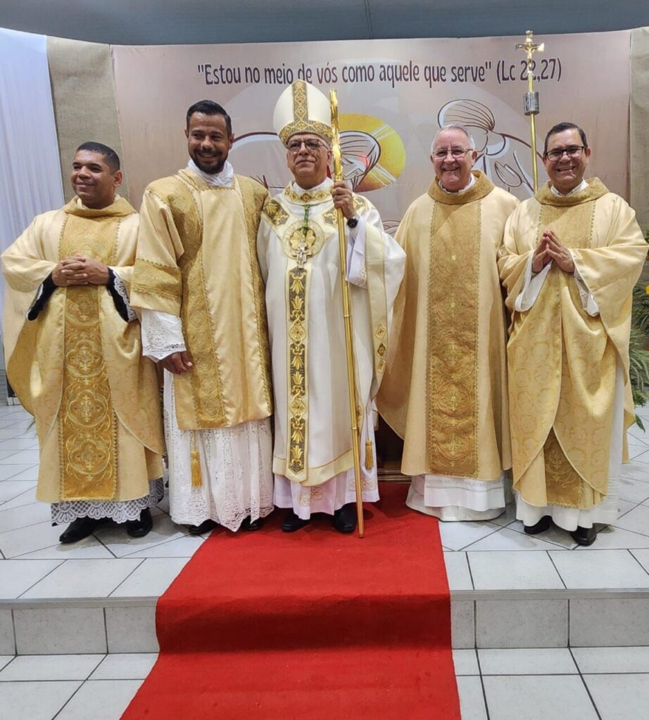 Dom Carlos Silva ordena diácono da Congregação dos Cônegos Regulares Lateranenses - Jornal O São Paulo