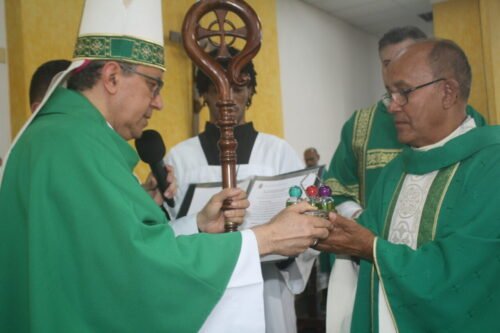 Dom Edilson dá posse ao Padre Marcos da Costa Ramos como Pároco - Jornal O São Paulo