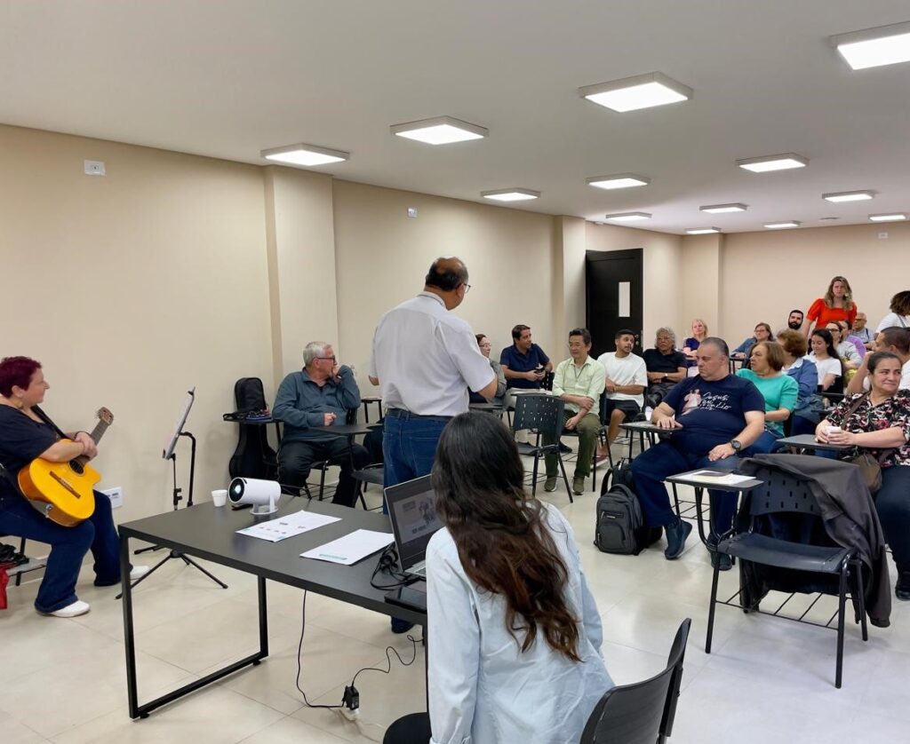 Dom Rogério Augusto das Neves dialoga com membros da Pascom - Jornal O São Paulo