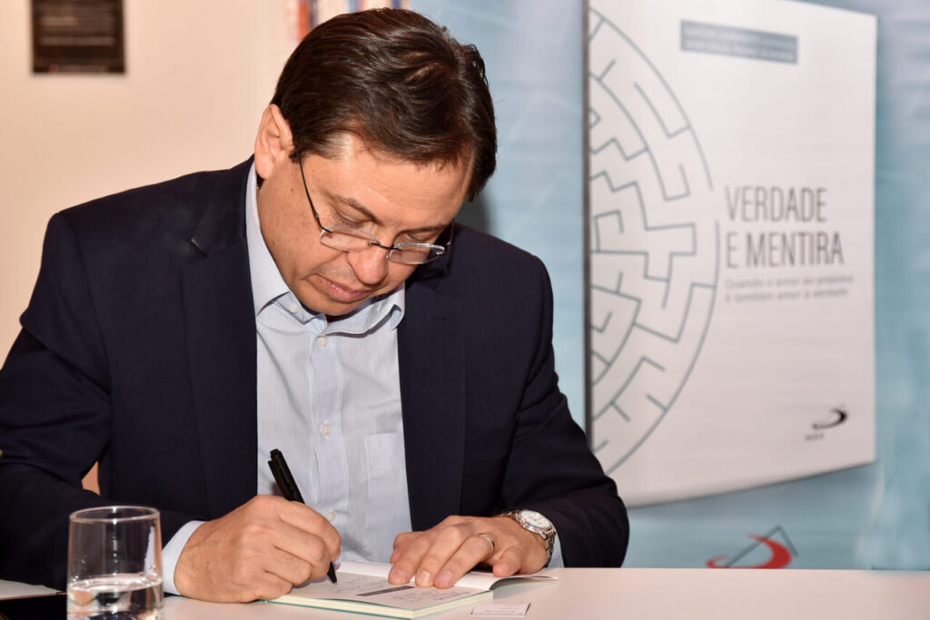 Em livro-entrevista, Cardeal Scherer reflete sobre o valor da verdade e o combate à desinformação - Jornal O São Paulo