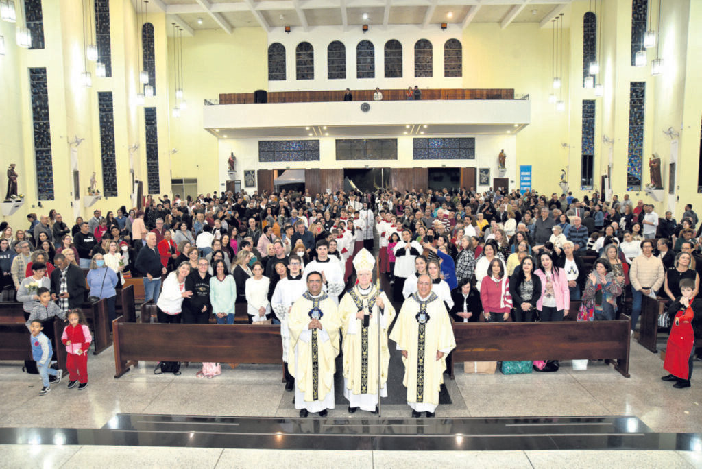 Dom Odilo entrega a Padres Saletinos o estatuto do Santuário Arquidiocesano Nossa Senhora da Salette - Jornal O São Paulo