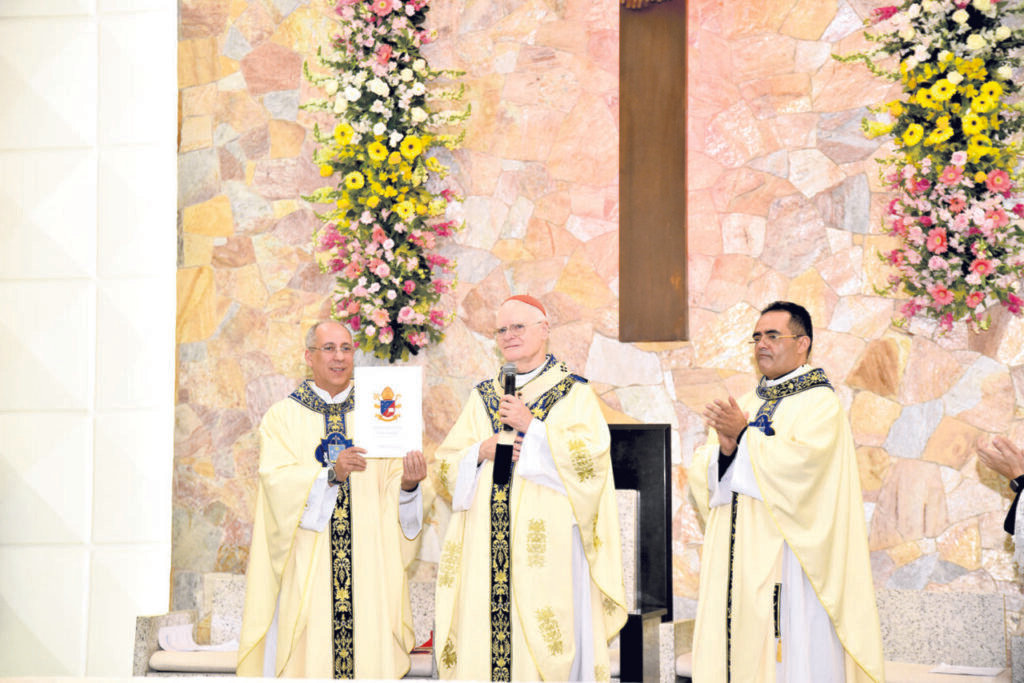Dom Odilo entrega a Padres Saletinos o estatuto do Santuário Arquidiocesano Nossa Senhora da Salette - Jornal O São Paulo
