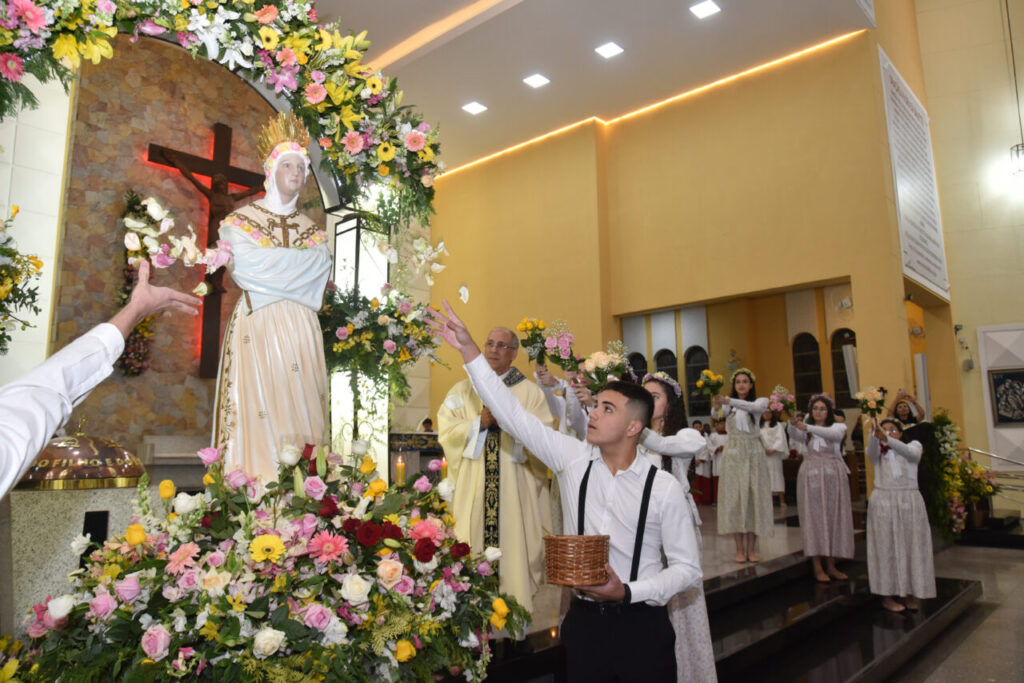 Dom Odilo entrega a Padres Saletinos o estatuto do Santuário Arquidiocesano Nossa Senhora da Salette - Jornal O São Paulo
