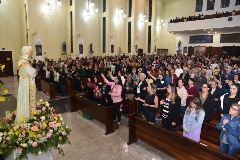 Dom Odilo entrega a Padres Saletinos o estatuto do Santuário Arquidiocesano Nossa Senhora da Salette - Jornal O São Paulo