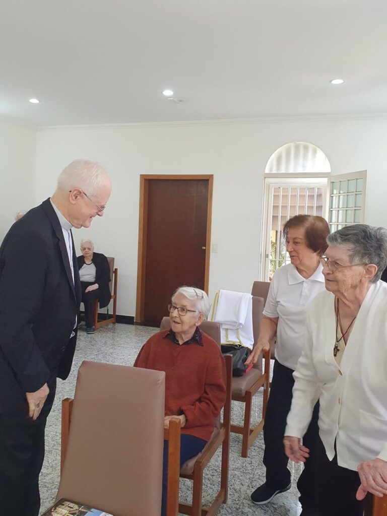 Na Paróquia São Pedro Apóstolo, Dom Odilo fala sobre a missão da Igreja e visita enfermos e estudantes - Jornal O São Paulo