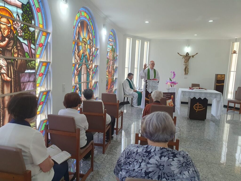 Em visita pastoral a paróquia na zona Norte, Dom Odilo vai à casa das Irmãs Palotinas - Jornal O São Paulo