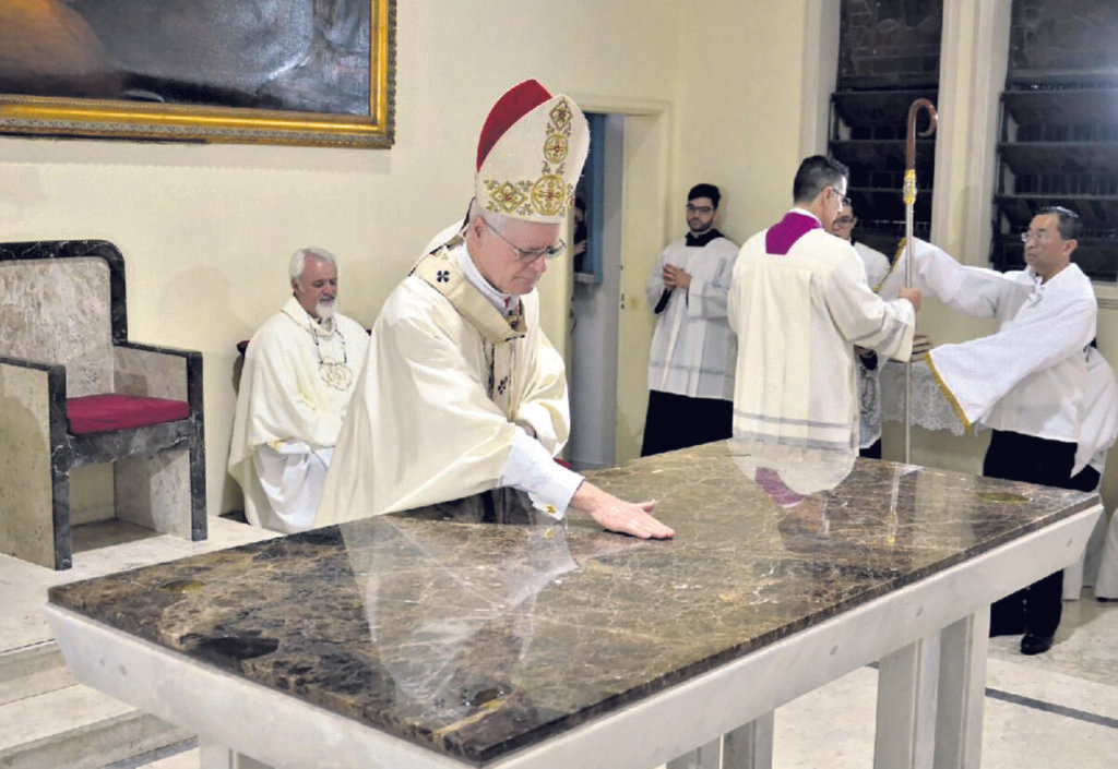 Na Vila Mariana, Cardeal Scherer dedica o altar e a igreja matriz da Paróquia Santa Rita de Cássia - Jornal O São Paulo