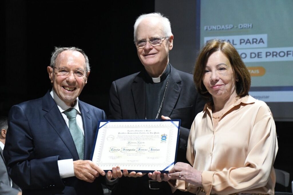 PUC-SP confere a 3 docentes a honraria de Professor Emérito, em cerimônia com a presença de Dom Odilo - Jornal O São Paulo