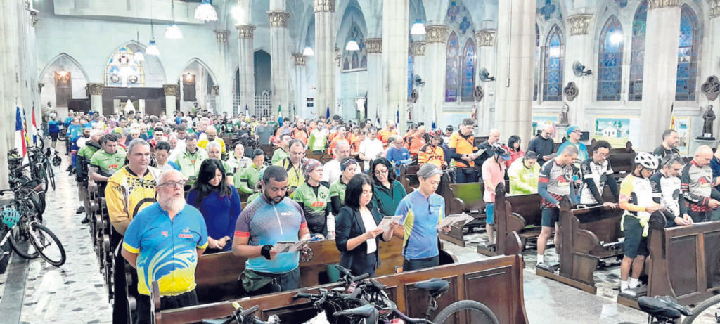 Em paróquias do Ipiranga, Dom Ângelo celebra padroeiros e confere o sacramento da Crisma - Jornal O São Paulo