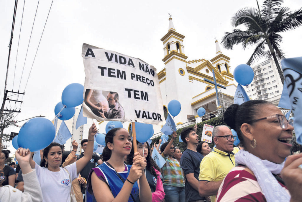 Em São Paulo, multidão de vozes ressoa pelas ruas da zona Norte em defesa da vida