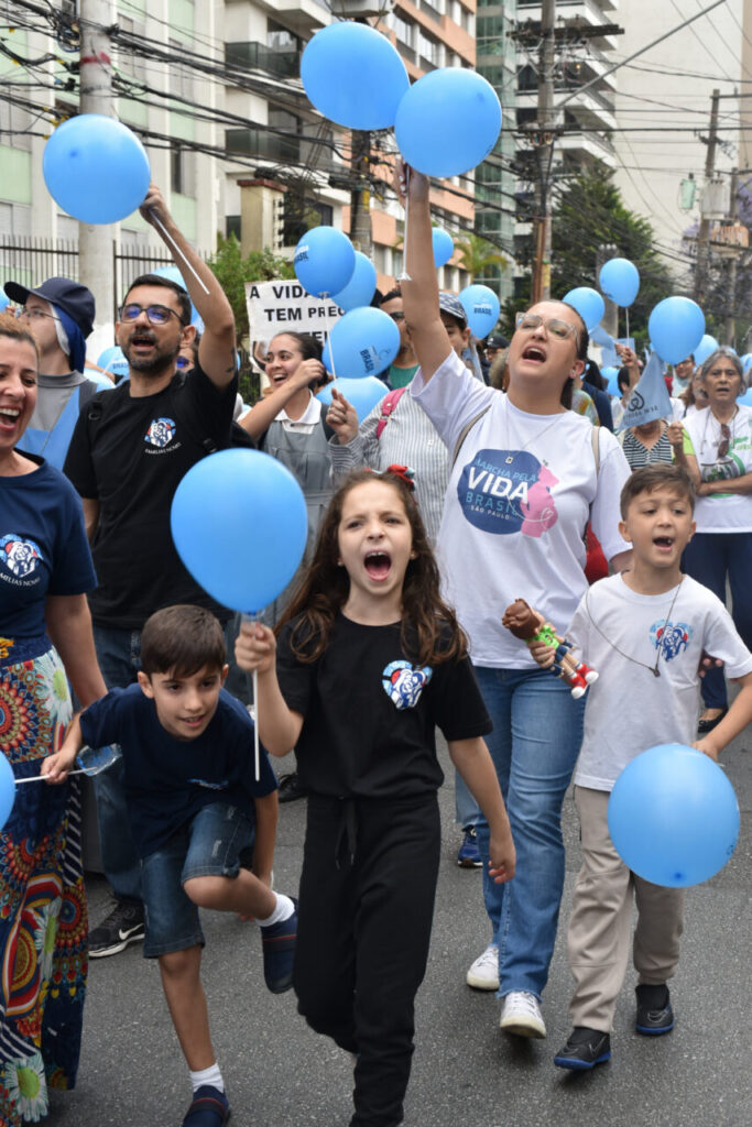 Em São Paulo, multidão de vozes ressoa pelas ruas da zona Norte em defesa da vida