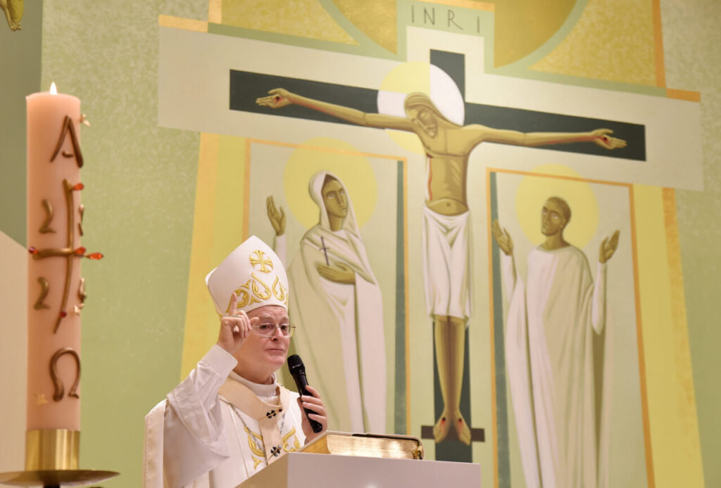 Na Vila Souza, Cardeal Scherer dedica a igreja e o altar da matriz da Paróquia Nossa Senhora Aparecida - Jornal O São Paulo