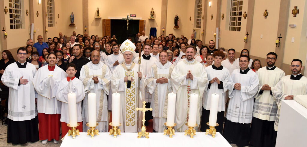 Na Vila Souza, Cardeal Scherer dedica a igreja e o altar da matriz da Paróquia Nossa Senhora Aparecida - Jornal O São Paulo