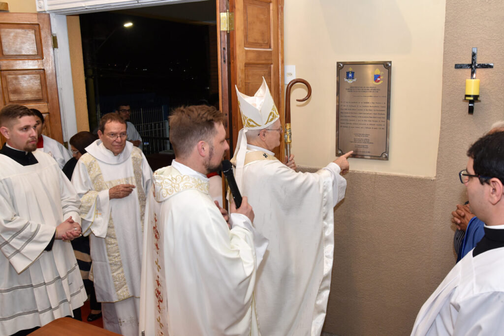 Na Vila Souza, Cardeal Scherer dedica a igreja e o altar da matriz da Paróquia Nossa Senhora Aparecida - Jornal O São Paulo