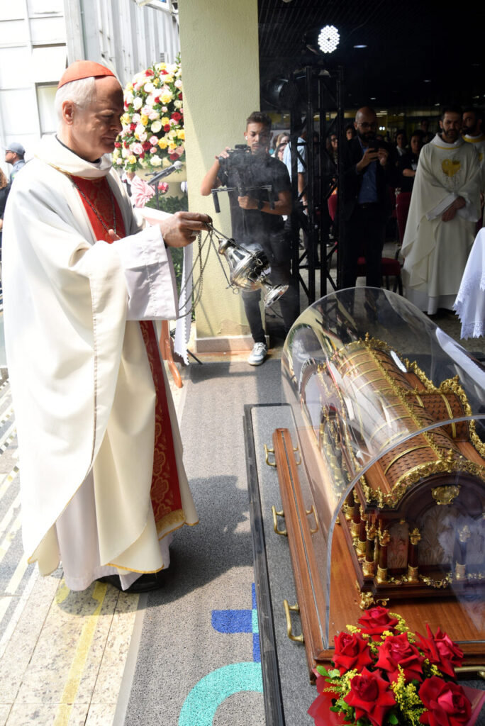 Relíquias de Santa Teresinha são sinal de esperança para pacientes e funcionários do Hospital das Clínicas - Jornal O São Paulo