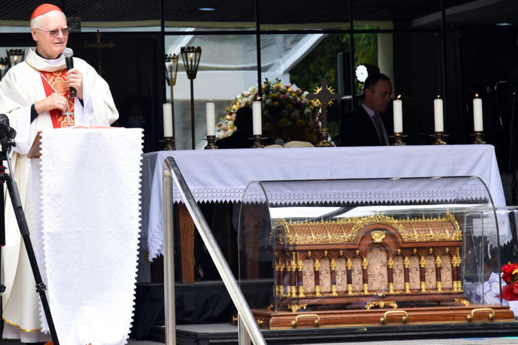 Relíquias de Santa Teresinha são sinal de esperança para pacientes e funcionários do Hospital das Clínicas - Jornal O São Paulo