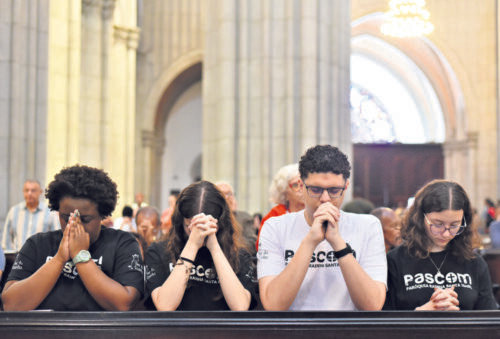 A boca fala do que o coração está cheio: a rotina espiritual do agente da Pascom - Jornal O São Paulo