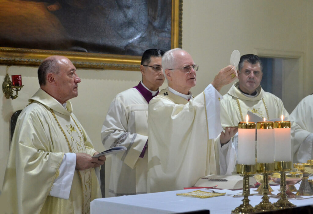 Na Vila Mariana, Cardeal Scherer dedica o altar e a igreja matriz da Paróquia Santa Rita de Cássia - Jornal O São Paulo
