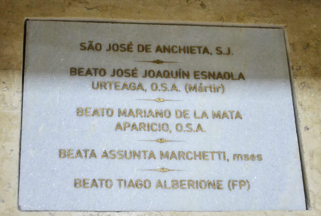 Na Vila Mariana, Cardeal Scherer dedica o altar e a igreja matriz da Paróquia Santa Rita de Cássia - Jornal O São Paulo