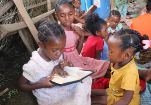 Madagascar: Missionários utilizam a escola como meio de evangelização - Jornal O São Paulo