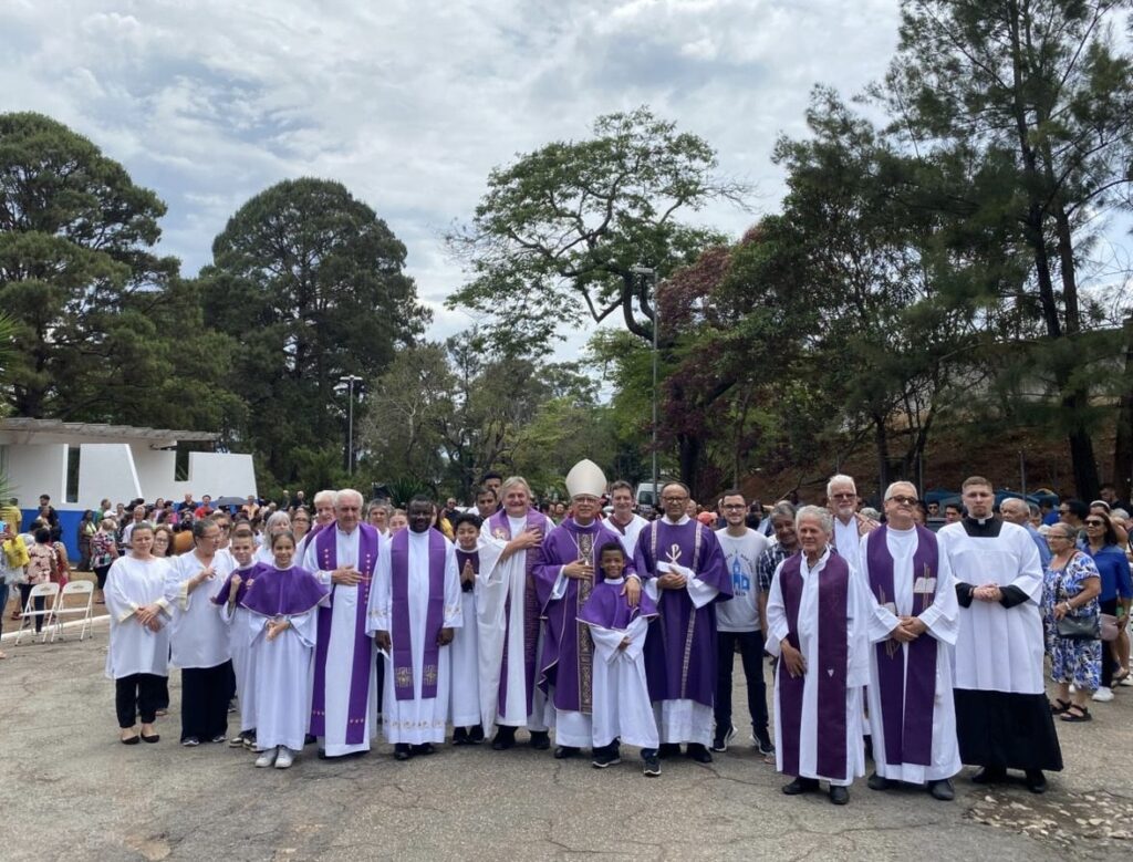 Crismas e missas pelo Dia de Finados mobilizam fiéis na Brasilândia - Jornal O São Paulo