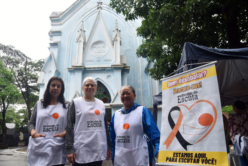 No Dia de Finados, enlutados encontram acolhimento em tendas de oração e de conversa em cemitérios - Jornal O São Paulo