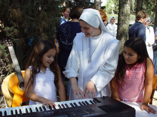 Espanha: Irmã Clare, a jovem atriz que se tornou freira está a caminho dos altares - Jornal O São Paulo