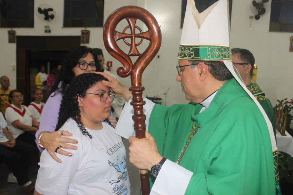 Dom Edilson preside missas com Crismas em paróquias da Lapa - Jornal O São Paulo