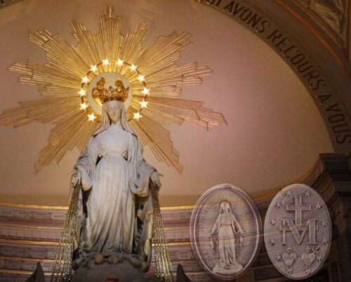 Medalha Milagrosa: quem a usar com devoção receberá muitas graças - Jornal O São Paulo