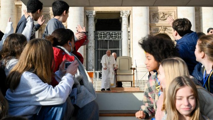 Papa: o Evangelho é boa notícia, não se comunica com a ‘cara fechada’ - Jornal O São Paulo