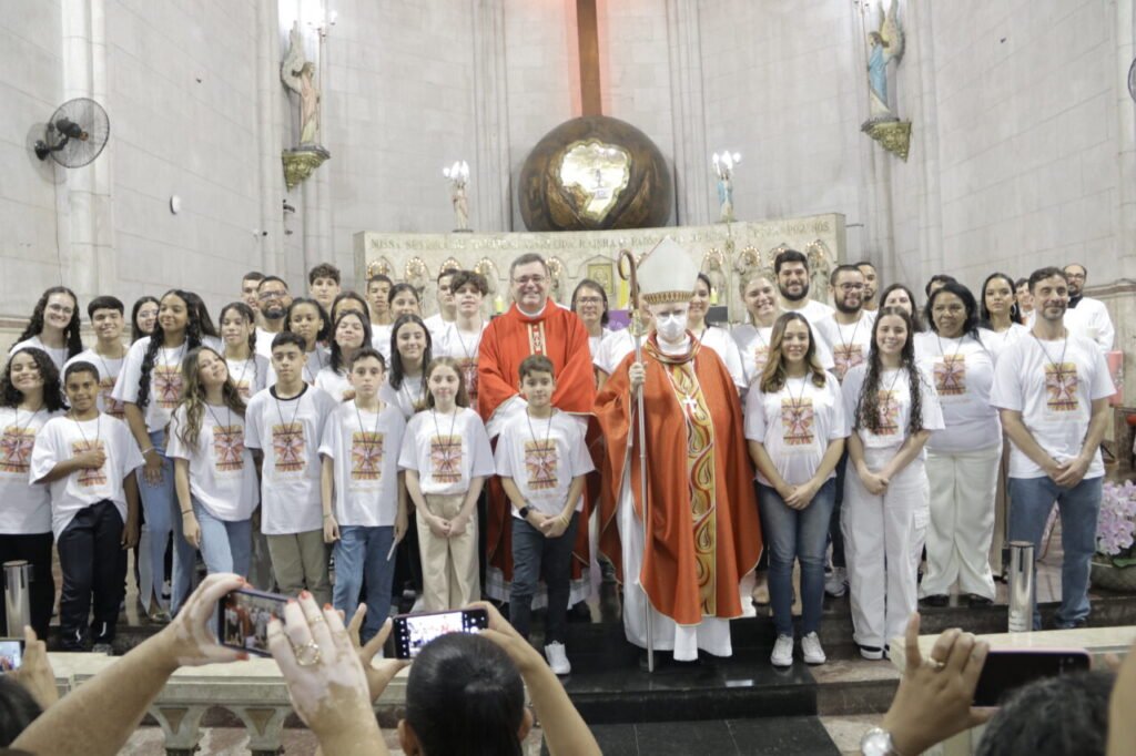 Dom Ângelo preside missas com Crismas em paróquias na Região Ipiranga - Jornal O São Paulo