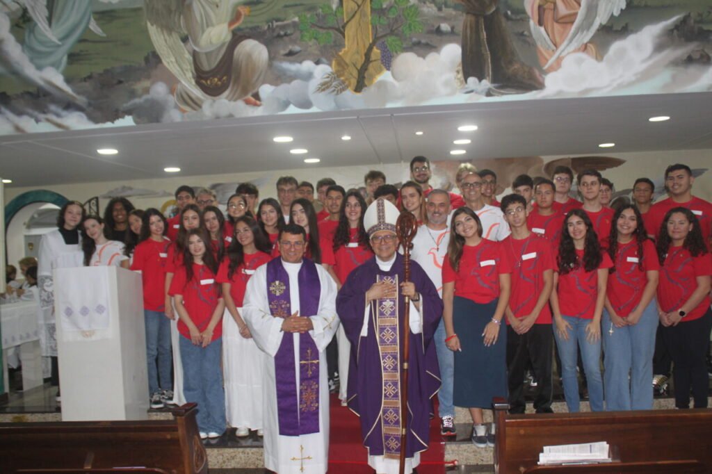 Dom Edilson participa de encontro com MESCs e preside crismas na Lapa - Jornal O São Paulo