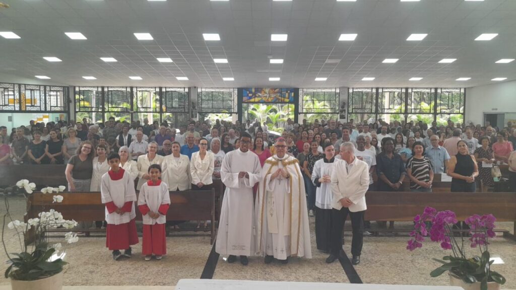 Dom Edilson participa de encontro com MESCs e preside crismas na Lapa - Jornal O São Paulo