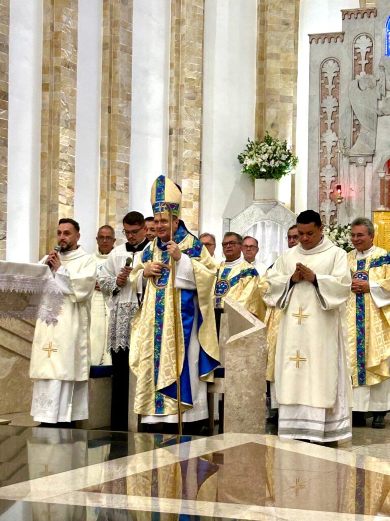 Dom Ângelo preside missas com crismas e ordenação diaconal no Ipiranga - Jornal O São Paulo