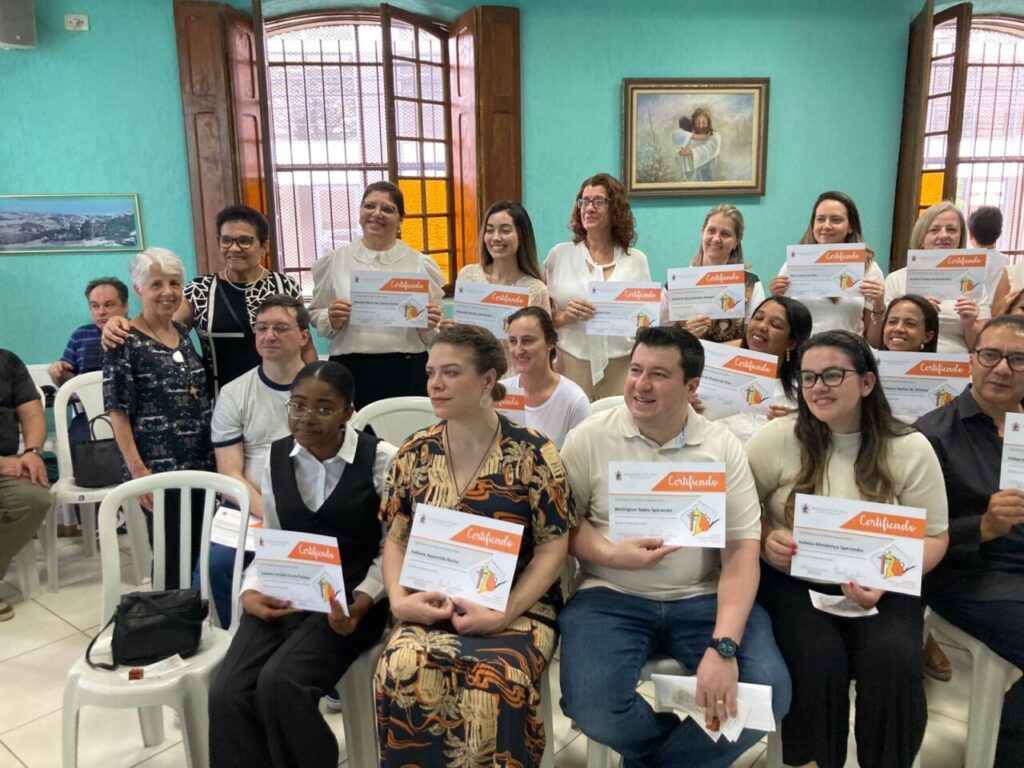 Lapa: Dom Edilson dá posse a pároco, preside crismas e participa de momentos formativos - Jornal O São Paulo