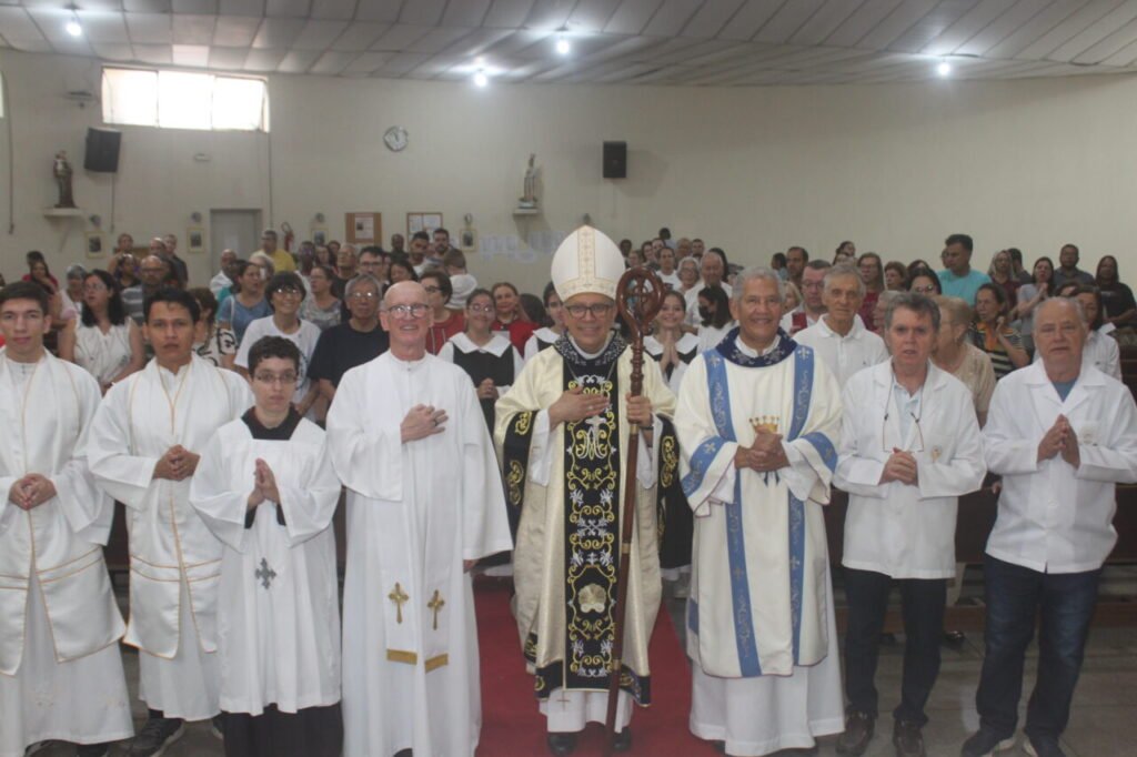 Lapa: Dom Edilson dá posse a pároco, preside crismas e participa de momentos formativos - Jornal O São Paulo