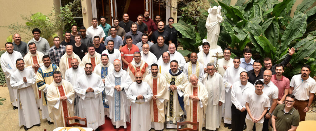 2 seminaristas são admitidos como candidatos às ordens sacras por Dom Odilo - Jornal O São Paulo