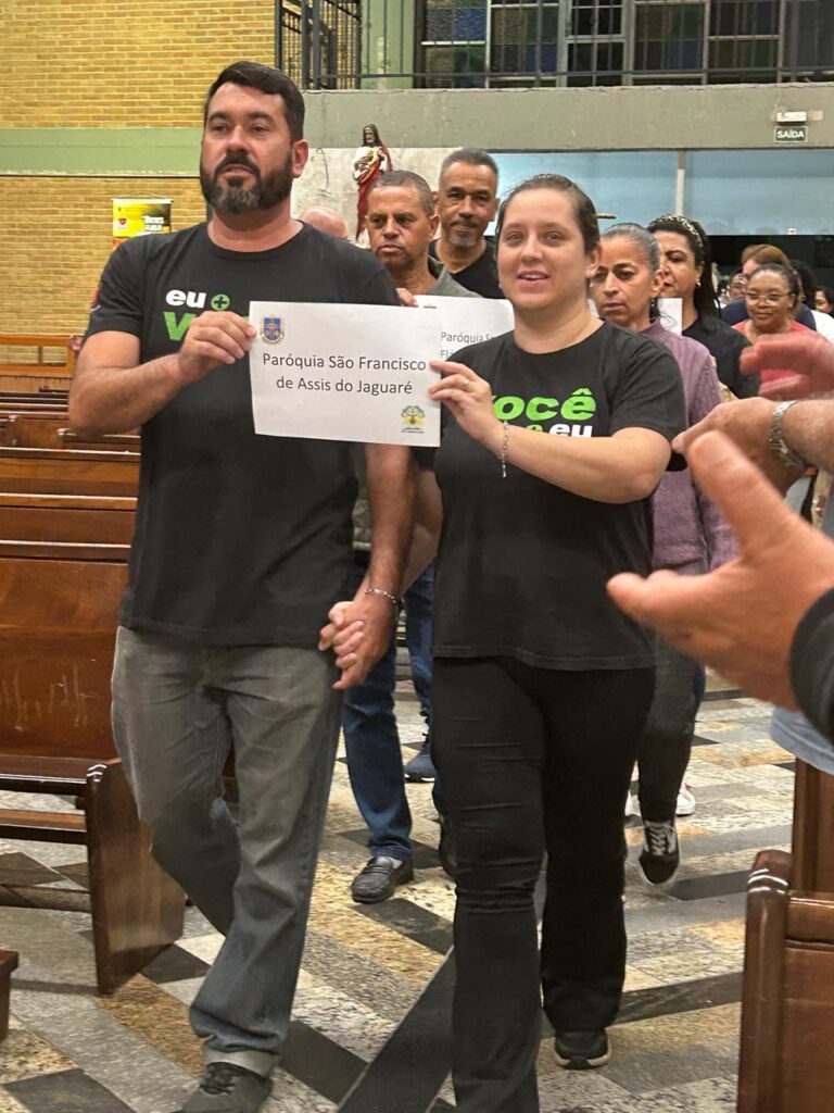 Lapa: Dom Edilson dá posse a pároco, preside crismas e participa de momentos formativos - Jornal O São Paulo