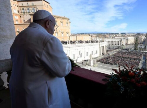 Papa na bênção Urbi et Orbi: ‘Vinde! Jesus é a Porta da Paz’ - Jornal O São Paulo