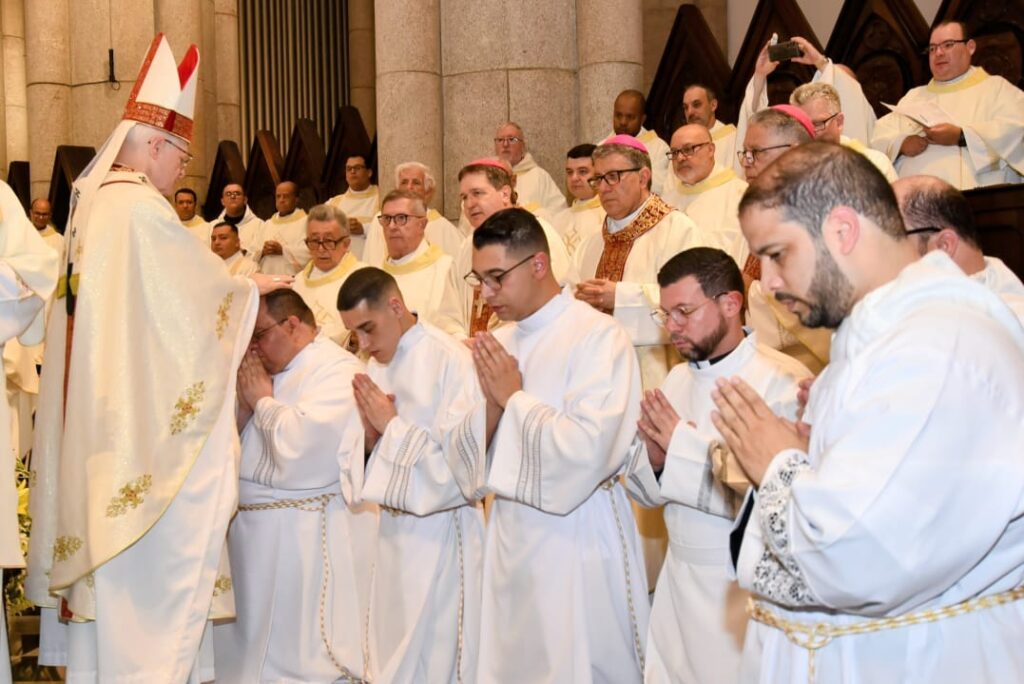 Ordenados diáconos para ‘estar a serviço, como Jesus ensinou’ - Jornal O São Paulo