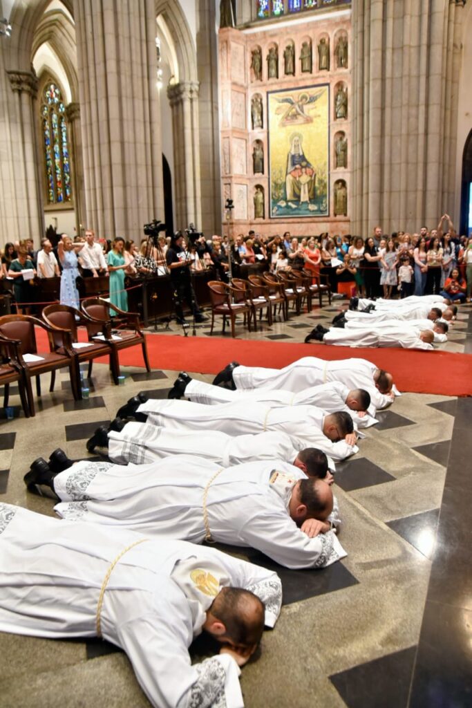 Ordenados diáconos para ‘estar a serviço, como Jesus ensinou’ - Jornal O São Paulo