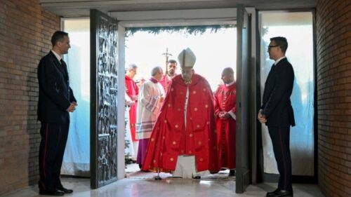 Jubileu 2025: em Roma, Papa abre Porta Santa na Penitenciária de Rebibbia - Jornal O São Paulo