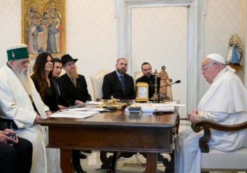 Papa: rejeitar a lógica da violência e colaborar para o bem comum - Jornal O São Paulo