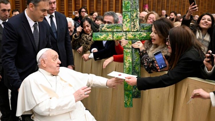 Papa: o bullying nas escolas é preparação para a guerra, não para a paz - Jornal O São Paulo