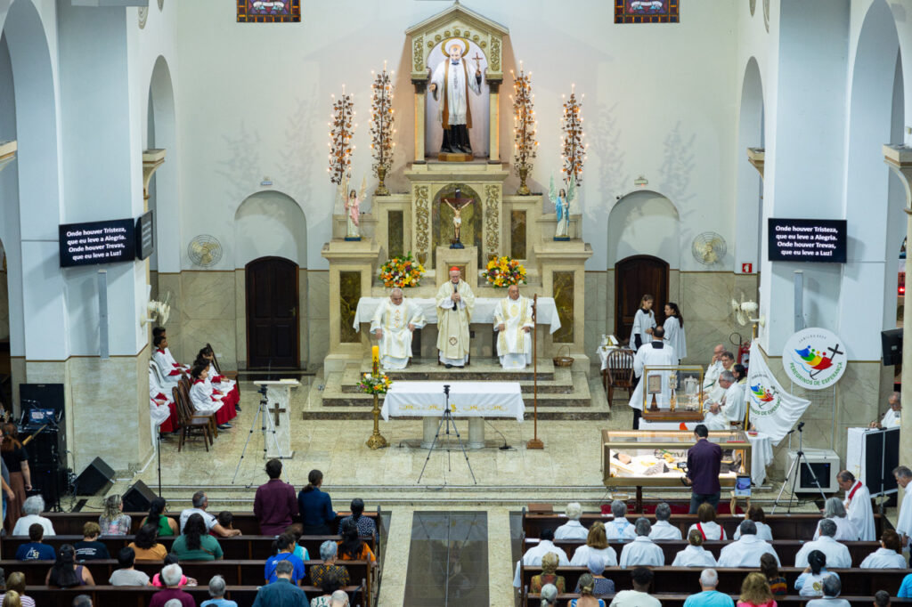 Dom Odilo preside a missa em que são recebidas as relíquias de São Vicente de Paulo - Jornal O São Paulo