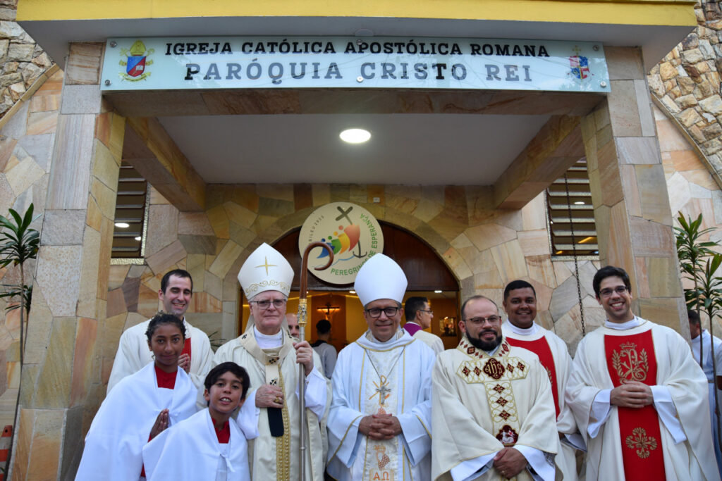 No Jardim Britânia, Cardeal Scherer dedica a igreja e o altar da matriz da Paróquia Cristo Rei - Jornal O São Paulo