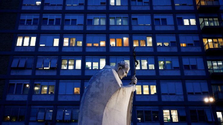 Papa tem condição estável de saúde, mas quadro clínico ainda é complexo - Jornal O São Paulo